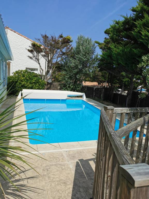 Villa with pool, terrace & grill — photo 2