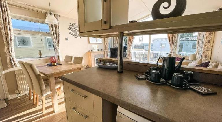 Wonderful 6 Berth Caravan For Hire By A Stunning Norfolk Beach Ref 19006Sd — photo 4