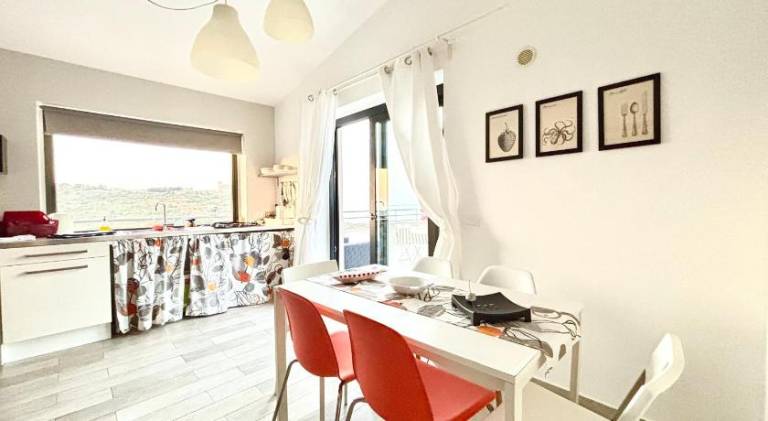 Holiday apartment with BBQ, patio & garden — photo 5