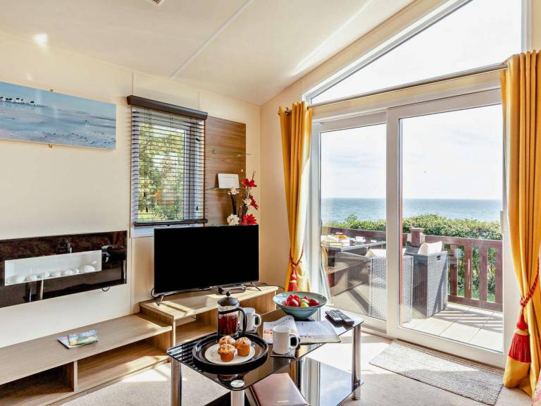 Lodge with patio, pool & yard | Water view | Next to the beach | Pets are welcome — photo 4