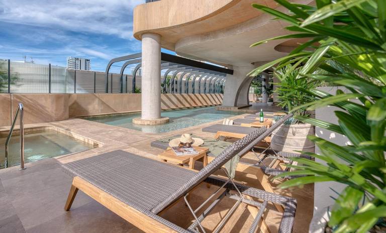 Serviced apartment Broadbeach
