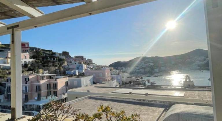 Holiday apartment with 2 rooms for 6 persons in Ponza