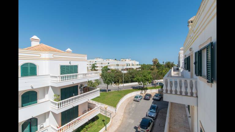 Cabanas T1 Apartment with Balcony & BBQ – 8min Walk to Beachfront — photo 2