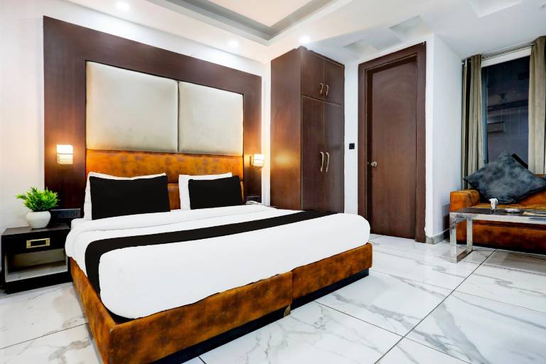 Super Townhouse Sector 52 Near Artemis Hospital in Gurugram