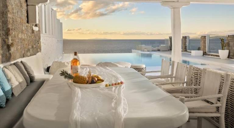 Villa with pool & hot tub — photo 4