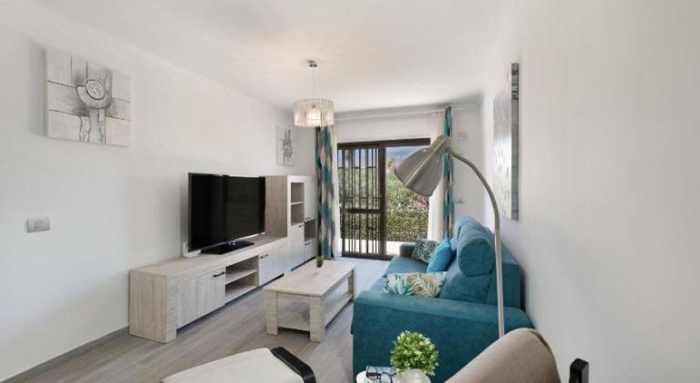Apartment with barbeque, pool & patio — photo 2