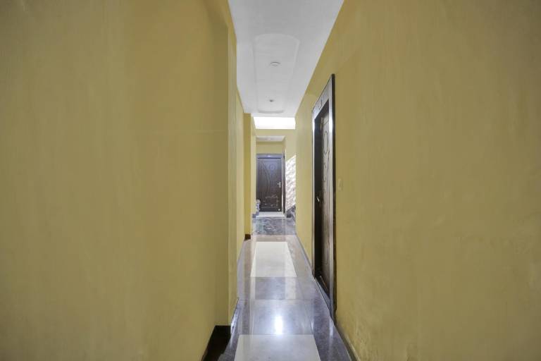 OYO 82518 hotel Royal in — photo 4