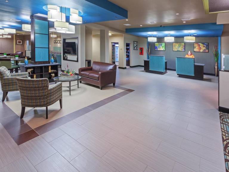 La Quinta Inn & Suites by Wyndham Durant — photo 4