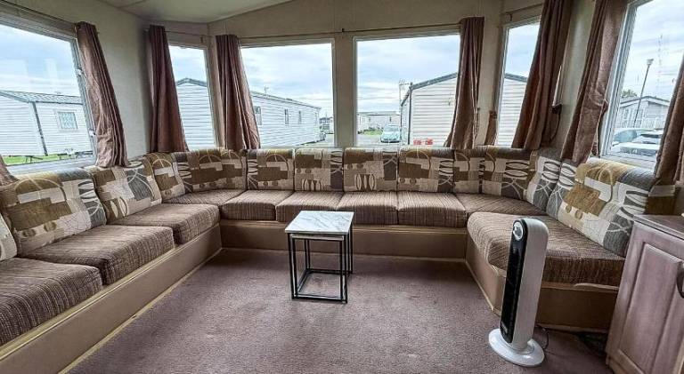 6 Berth Caravan For Hire At St Osyths Holiday Park In Essex Ref 28099Gc — photo 4