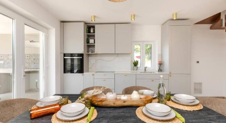 Villa with jacuzzi — photo 5