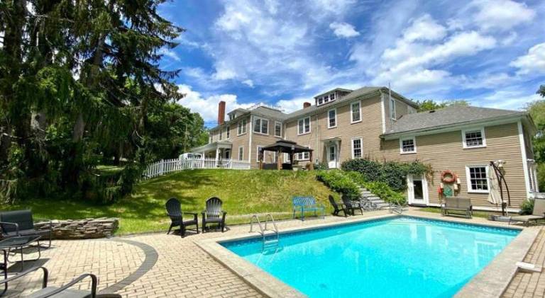 House with pool & hot tub in Ellsworth, ME