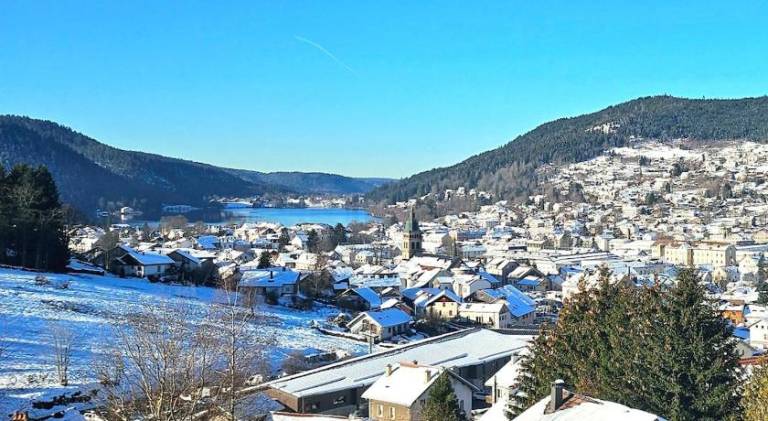F2 VUE INCROYABLe sur lac avec jardin avec balneo et 400m centre in Gérardmer