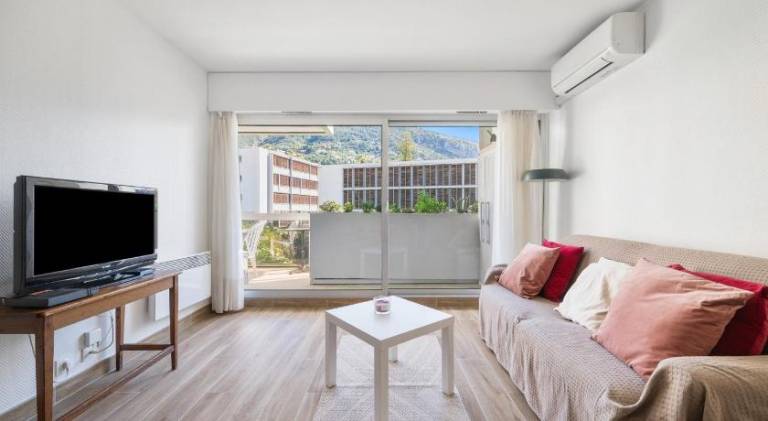 Fully equipped apartment with patio & private pool | Beach nearby | Dogs allowed — photo 2