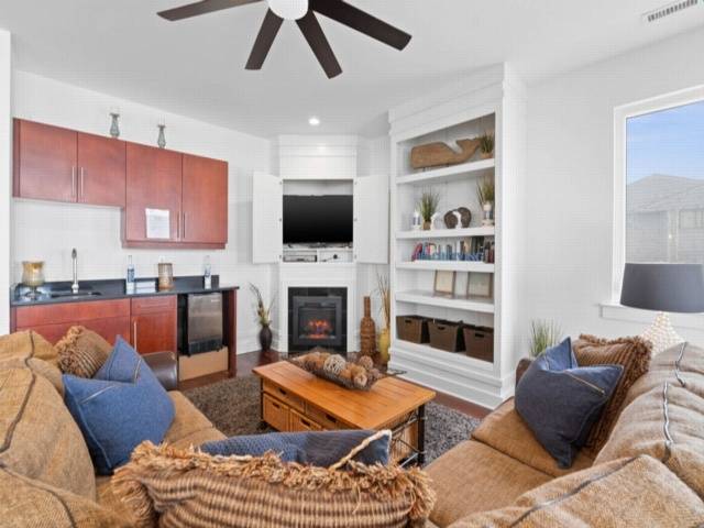 A Shore Thing 2 - OCEANFRONT and PET FRIENDLY home - see the sunrise, hear the waves, feel the breeze - large oceanfront balcony — photo 3