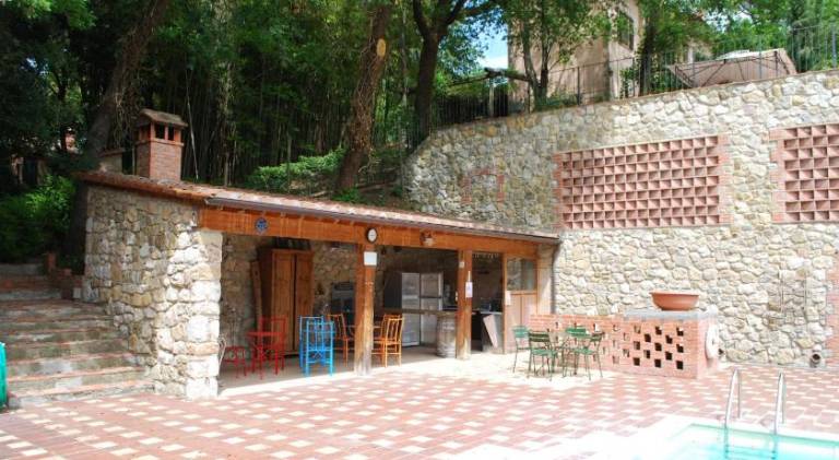 Farm with yard, barbecue & pool | Pets allowed — photo 5