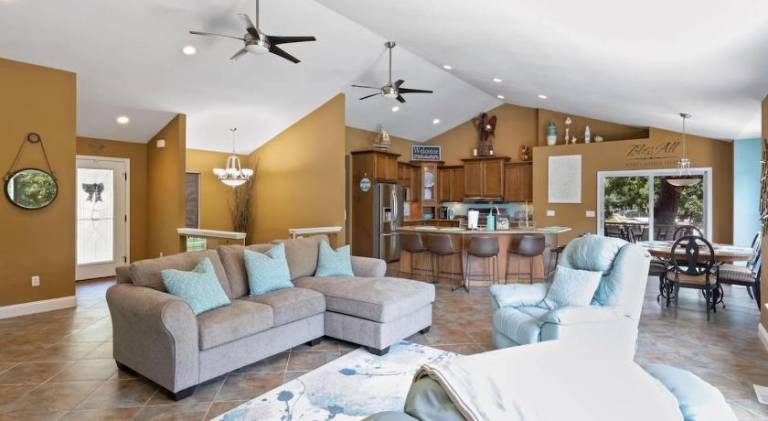 Vacation home | Good for workation | Pet-friendly in Lake Ozark, MO