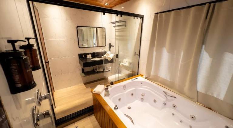 Lodge with garden, terrace & jacuzzi — photo 3