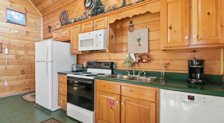 House with hot tub — photo 4