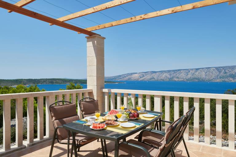 Family-oriented beautiful villa with grill, private pool & yard | Sea view | Pets allowed — photo 2