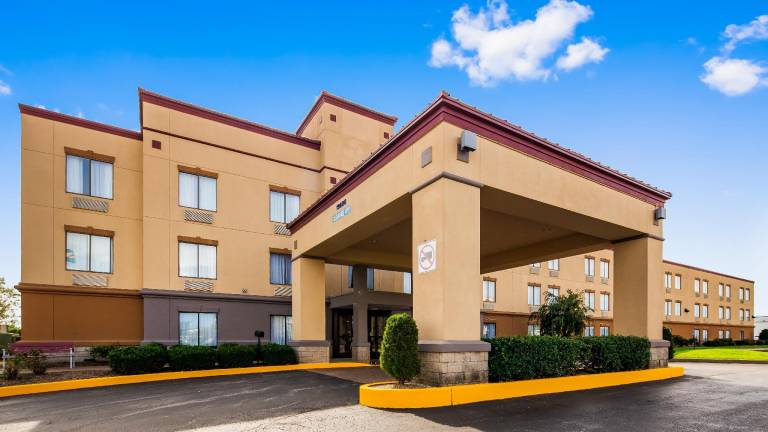 Clarion Pointe Evansville North in Evansville, IN