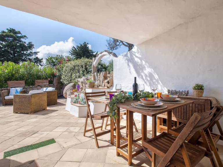 House with terrace & garden — photo 2
