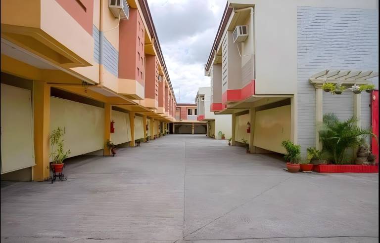 Silks Inn in Angeles City