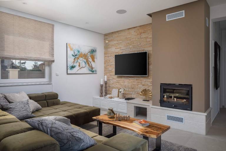 Villa in Strandn&auml;he Pool Kinderspielplatz