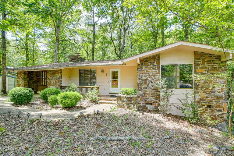 1/2 Mi to DeSoto Lake: Hot Springs Village Home — photo 2