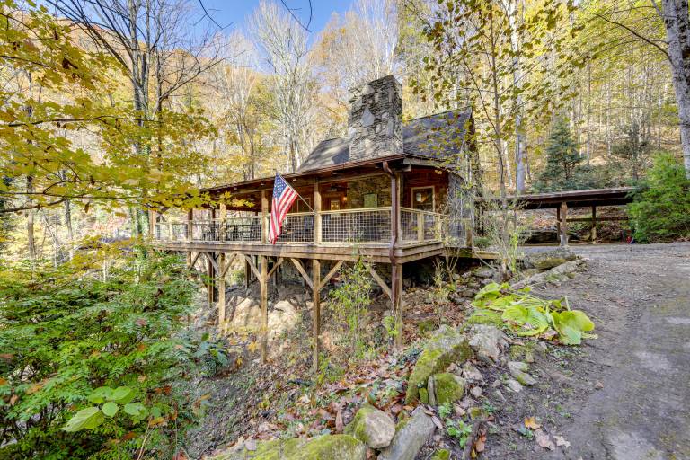 Creekside Cabin in the Heart of Maggie Valley — photo 3