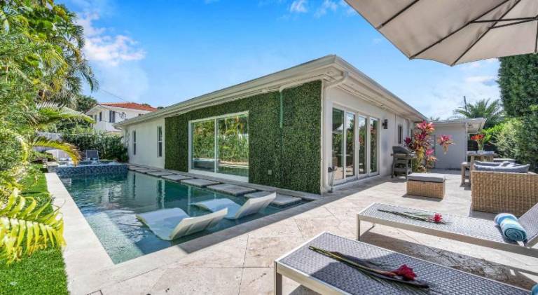 House with barbecue, private pool & garden — photo 3