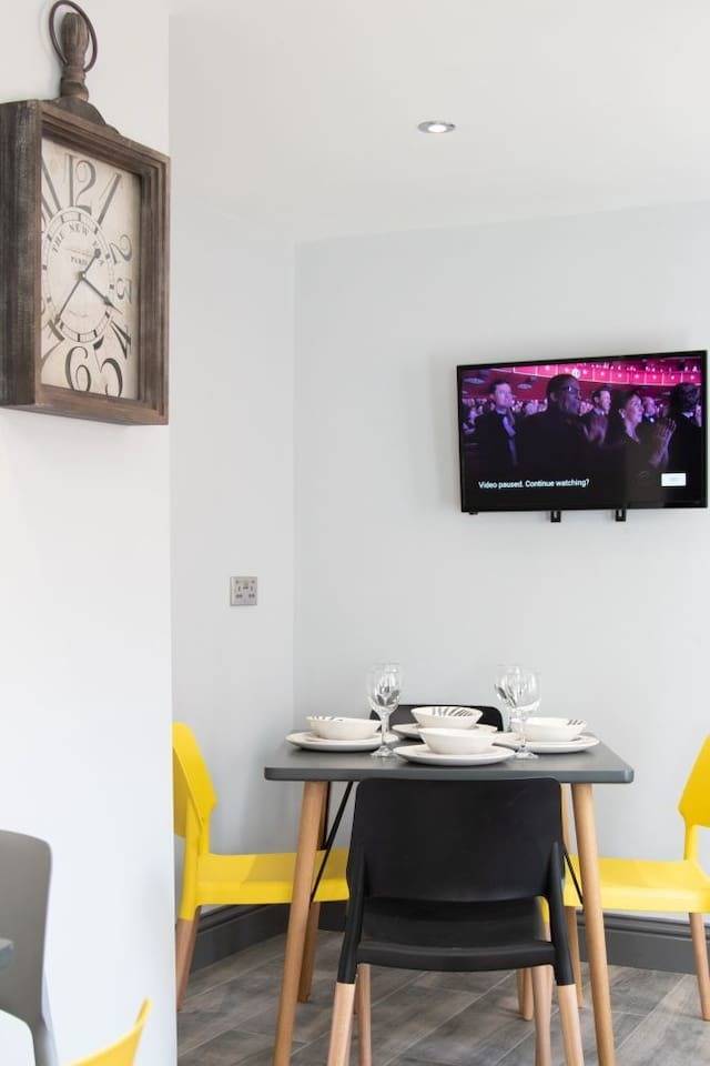 Immaculate 5-Bed House in the city centre Ashford — photo 5