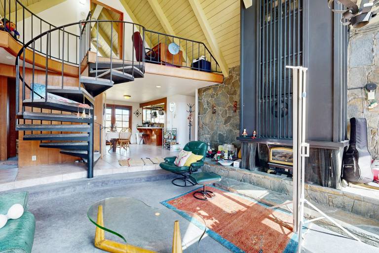 Panoramic Mtn & Lake Views: Hilltop Big Bear Cabin — photo 4