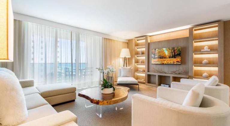 Rental apartment with hot tub | Near Miami Beach Botanical Garden in Miami Beach, FL