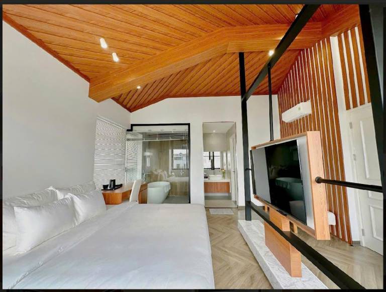 Villa with BBQ, pool & garden | Water view | Perfect for remote work | Pets allowed — photo 2