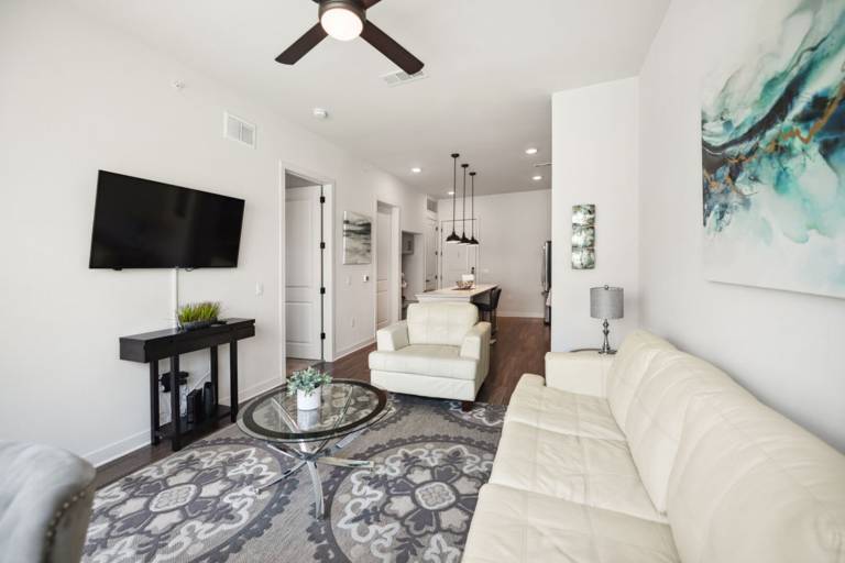 ADD113 – 28min to SMU Media - Sleeps 3- Transit - Free WiFi — photo 3