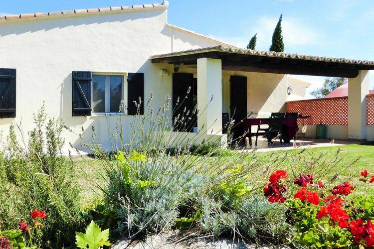 House with pool, patio & yard | Dogs allowed — photo 3