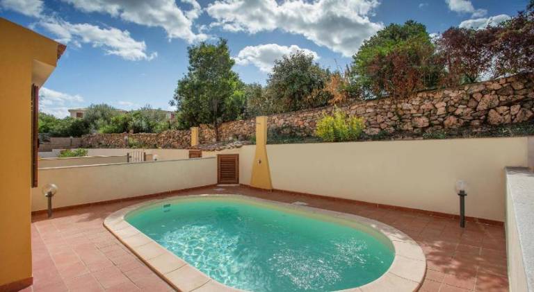 Vacation home with pool in Budoni