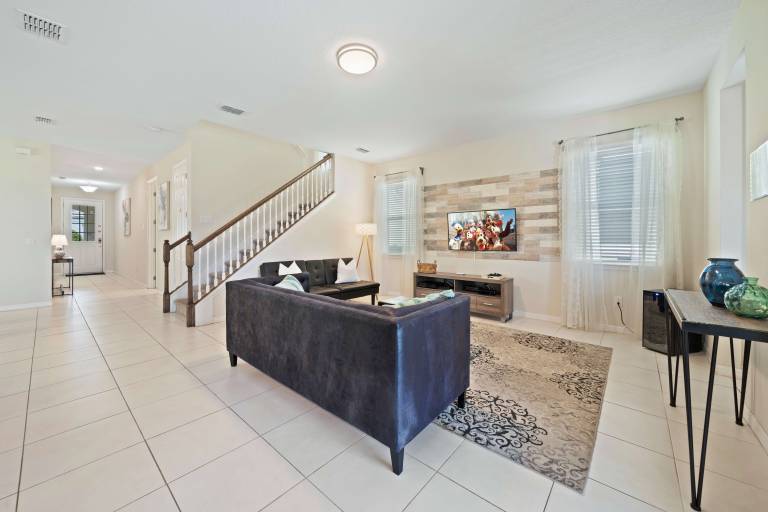 Villa with hot tub, private pool & grill — photo 5