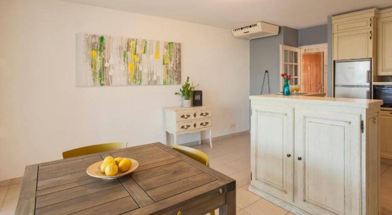 Holiday apartment with yard, barbeque & patio — photo 5
