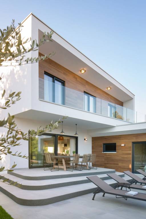 Vacation home with yard, terrace & private pool — photo 3
