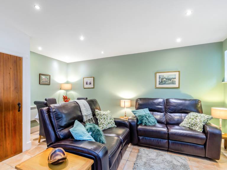 Cottage with 2 rooms for 4 persons — photo 4