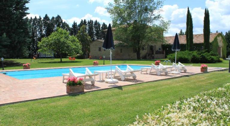 House with pool, yard & barbeque | Pet-friendly — photo 3