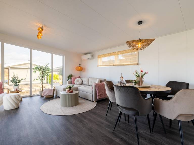 Chalet with patio — photo 5