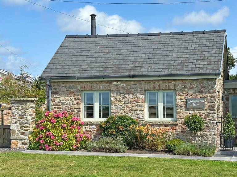 Child-friendly lovely cottage | River view | Pets allowed in Bridgend