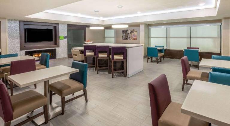 La Quinta Inn & Suites by Wyndham Jonesboro — photo 3