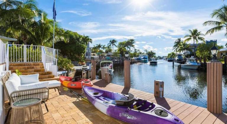 Vacation home with pool in Pompano Beach, FL