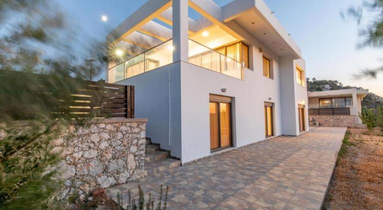 Villa with private pool, patio & grill — photo 4
