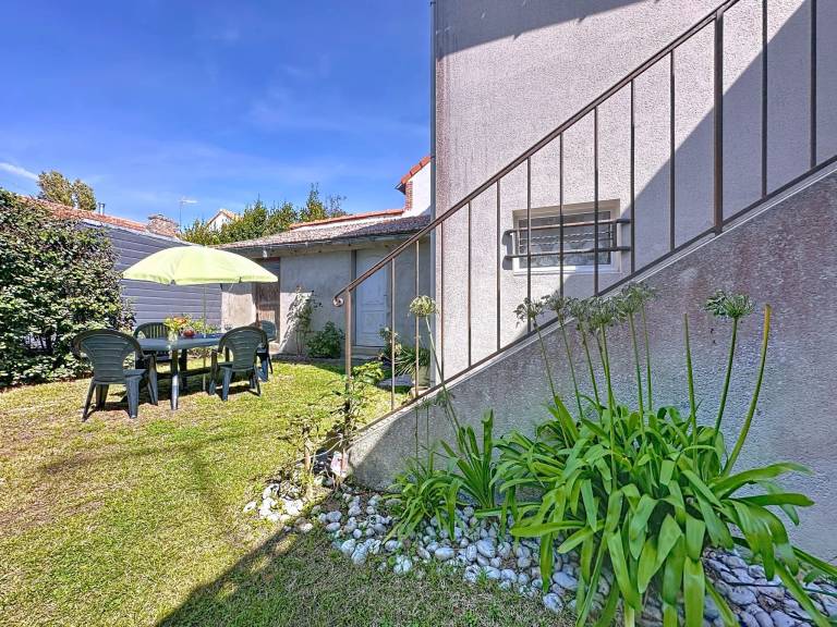 House with patio, barbecue & yard — photo 2