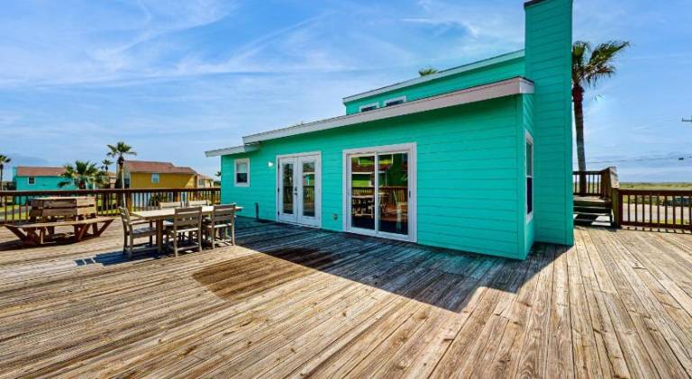 House with pool — photo 4