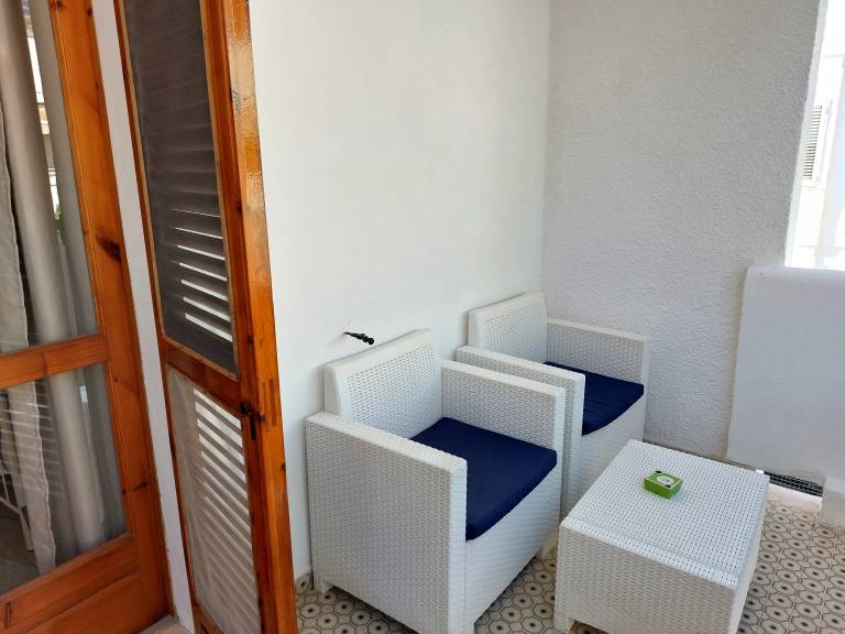Apartment with yard & terrace — photo 5